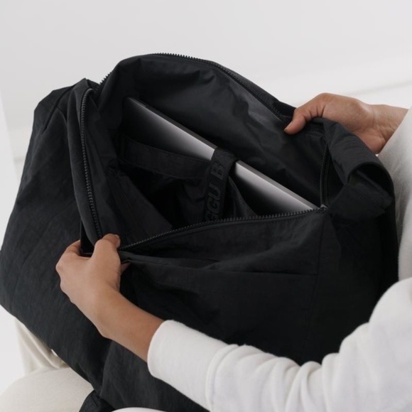 HUGE RARE HTF BAGGU Black Travel Sport Messenger Bag (Large one!) - Picture 7 of 8